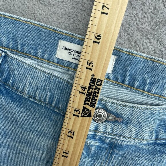NEW Abercrombie & Fitch Women's 18 Curve Love 4" High Rise Mom Shorts Light Wash - Picture 4 of 12